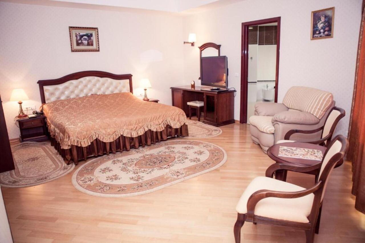 Grand Hotel Victory Ακτάου Εξωτερικό φωτογραφία A bedroom