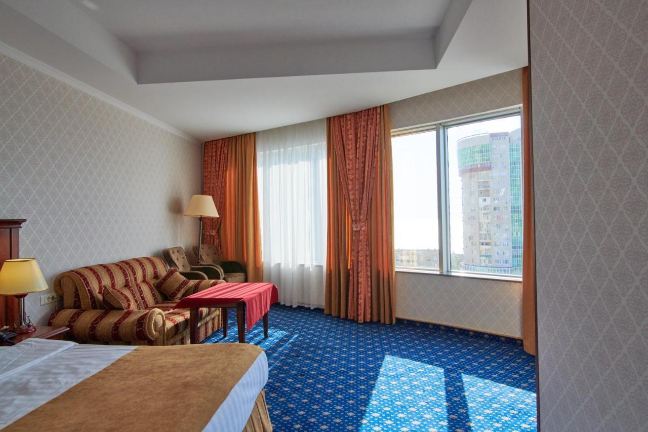 Grand Hotel Victory Ακτάου Εξωτερικό φωτογραφία A room at the hotel