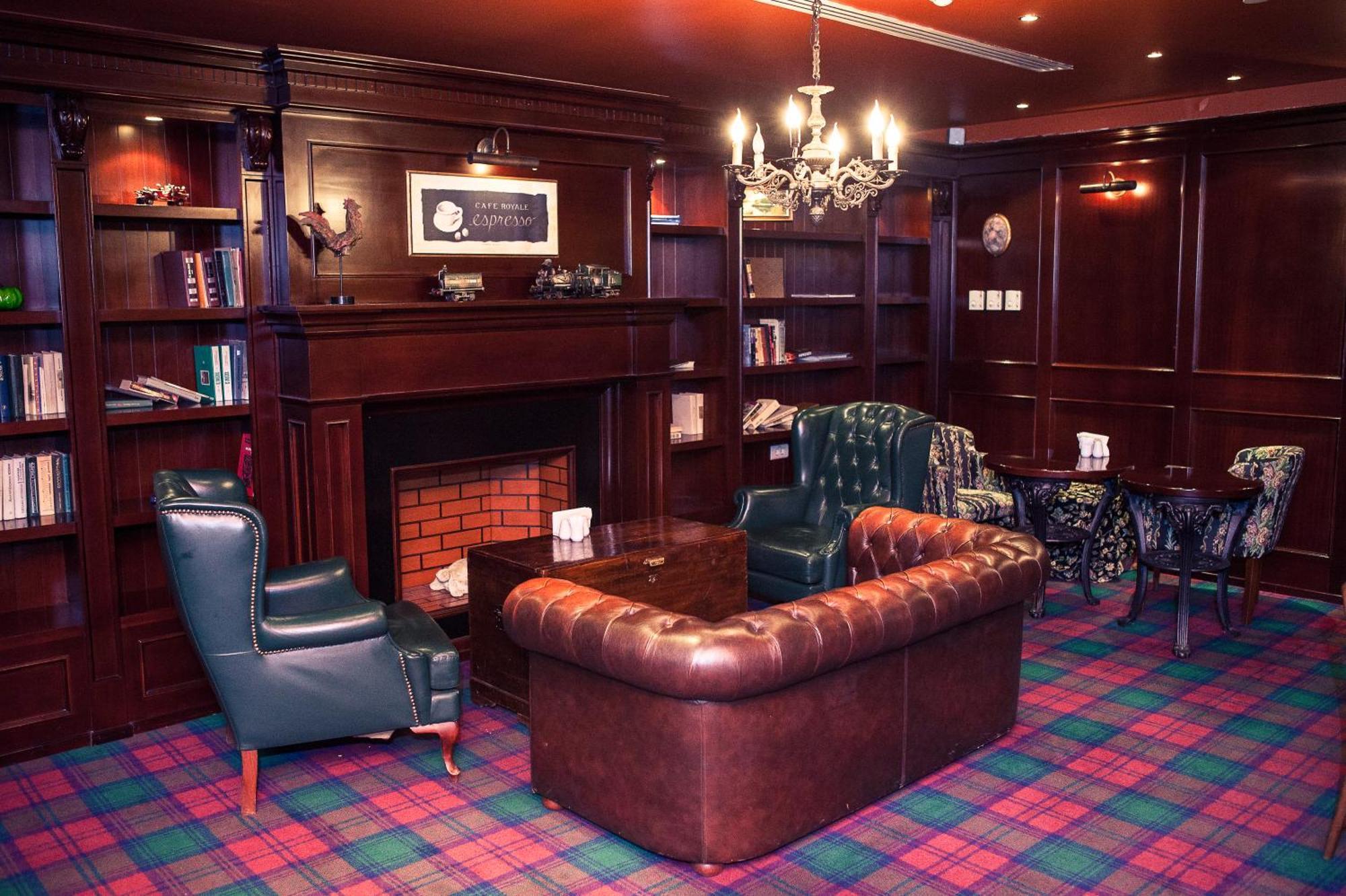 Grand Hotel Victory Ακτάου Εξωτερικό φωτογραφία The library at the 2006 PGA Championship