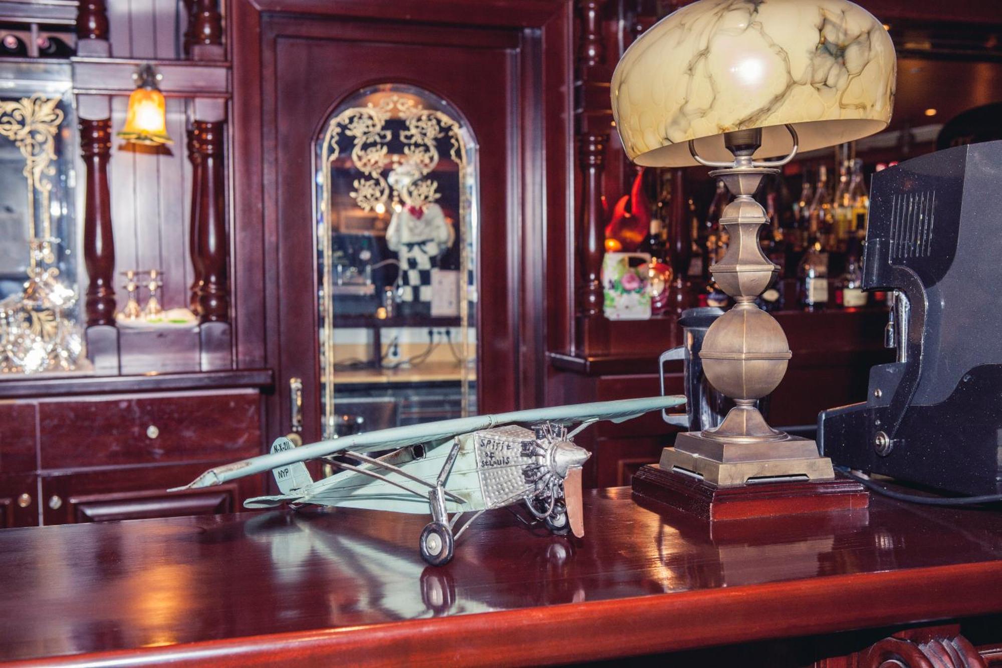 Grand Hotel Victory Ακτάου Εξωτερικό φωτογραφία The bar at the 1905