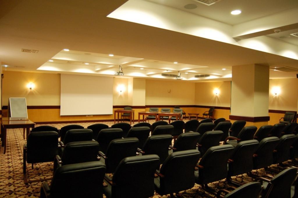 Grand Hotel Victory Ακτάου Εξωτερικό φωτογραφία A meeting room at a hotel